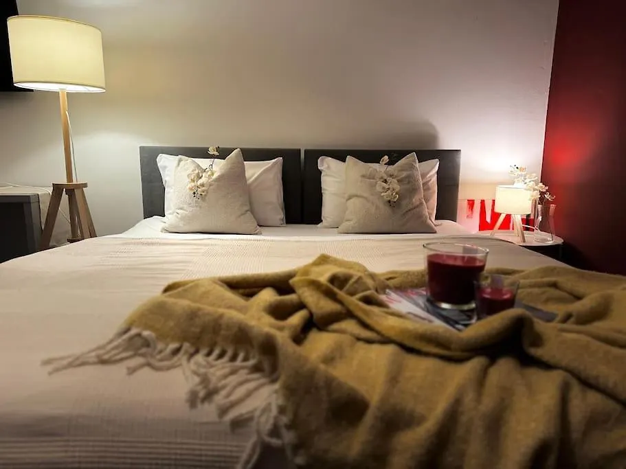 Cherry - Prague Apartment